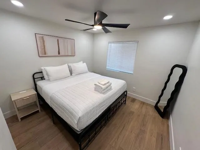 Arcadia Lite Unit 1 With Private Yard And Washer Dryer Apartment