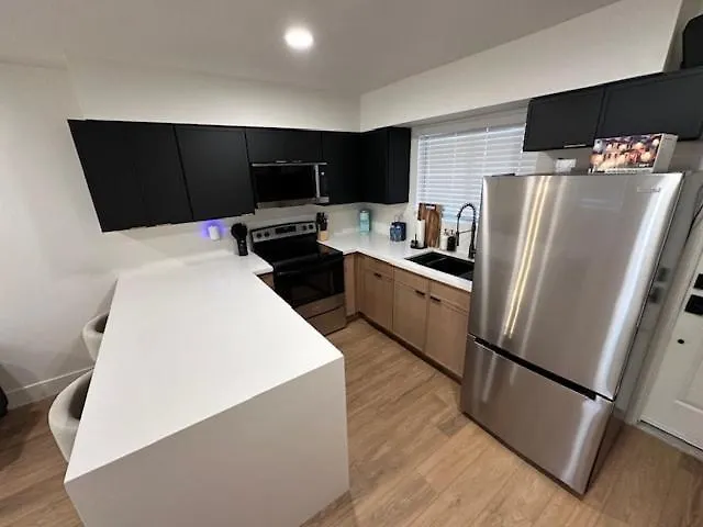 Arcadia Lite Unit 1 With Private Yard And Washer Dryer