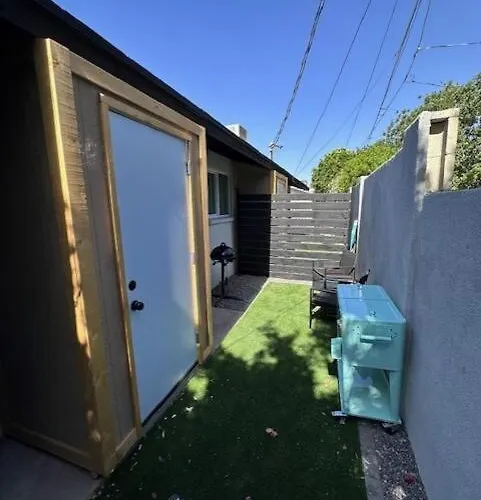 Arcadia Lite Unit 1 With Private Yard And Washer Dryer Apartment *