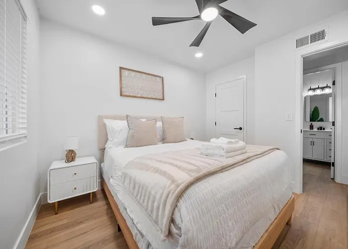 Arcadia Lite Unit 1 With Private Yard And Washer Dryer Apartment