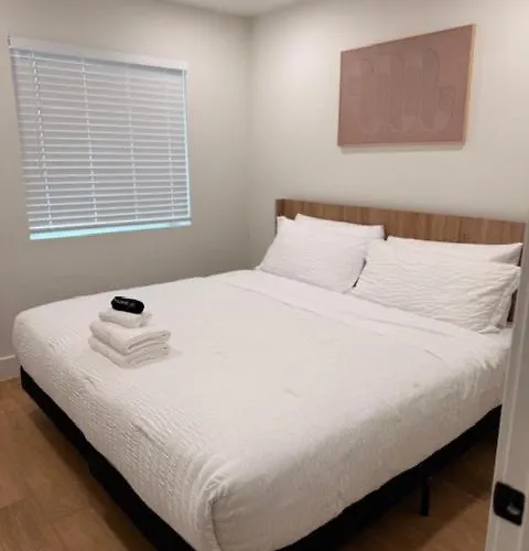 Apartment Arcadia Lite Unit 1 With Private Yard And Washer Dryer *