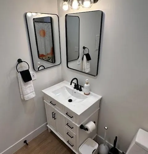 Arcadia Lite Unit 1 With Private Yard And Washer Dryer *