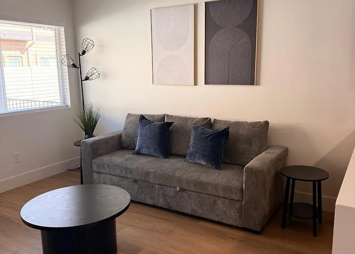 Apartment Arcadia Lite Unit 1 With Private Yard And Washer Dryer *